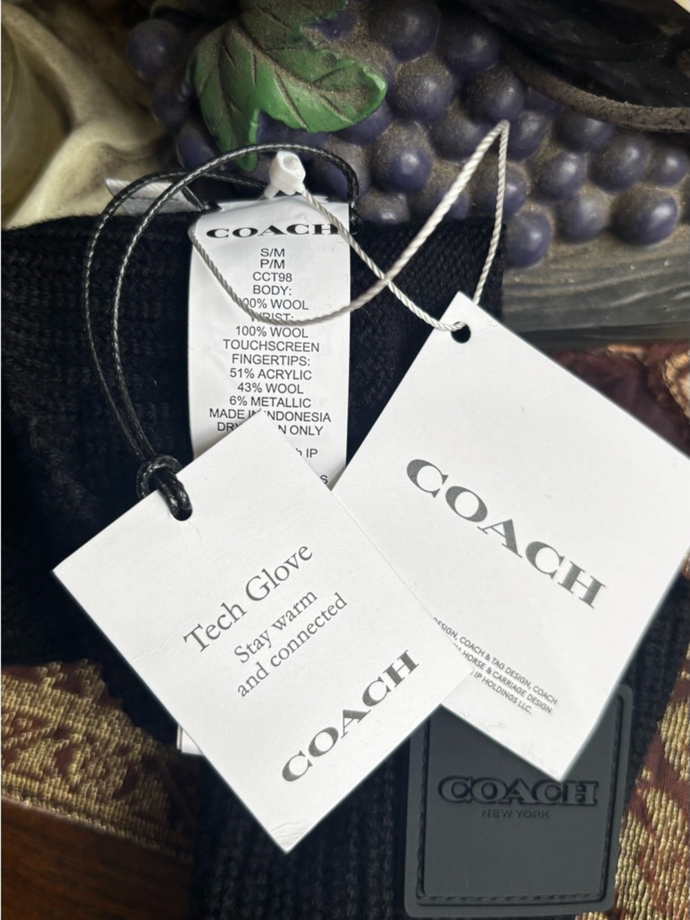 Authentic COACH 1941 Black Knit Tech Gloves with Logo Patch - Picture 6 of 6